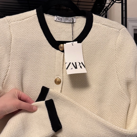 Zara Women's Elegant Cream and Black Cardigan - Picture 5 of 6